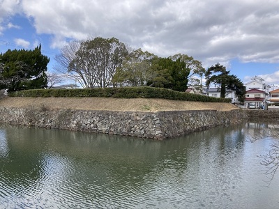 東馬出