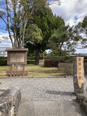 東馬出