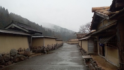 雨の復原町並