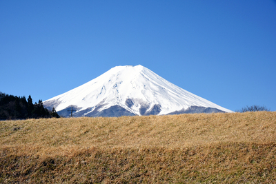 吉田城北側から晴天の富士を望む