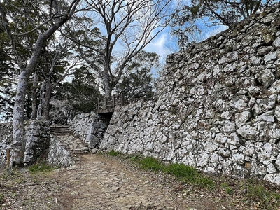 本丸石垣と廊下橋