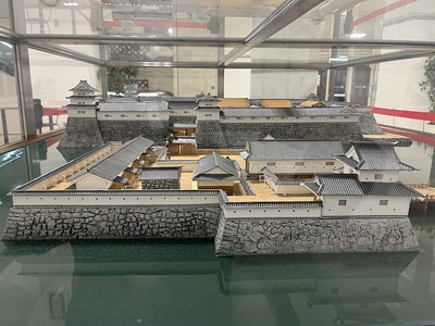 西側から見た津城本丸・西の丸1/100復元模型