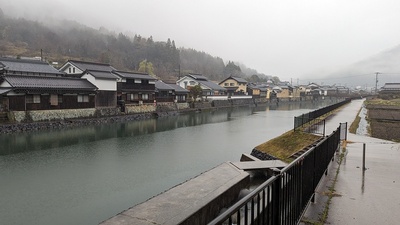 佐用川川端