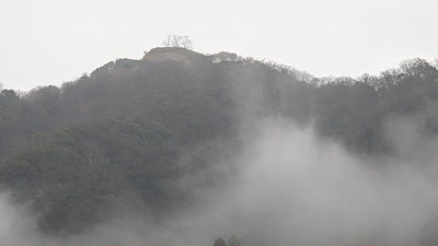 雲の中の利神城