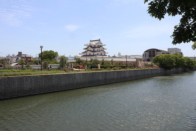 庄下川越しの尼崎城
