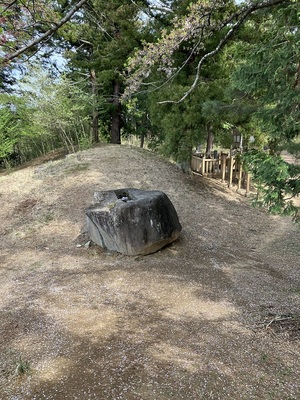本丸北側にある巨大な石