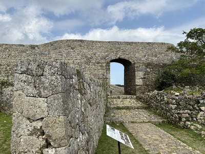一の郭と二の郭との間の城壁と城門