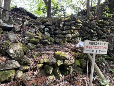 弓形砲座ルートの石塁