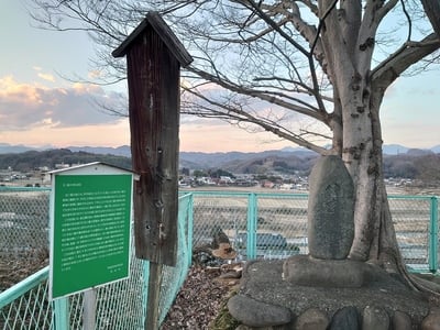 八重が淵の碑