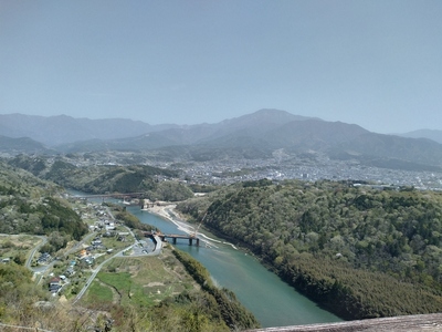 天守展望台から木曽川と恵那山