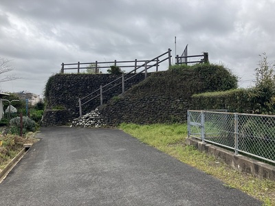 大多喜根古屋城址碑の模擬天守台