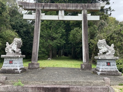 主廓内の八幡神社への参道