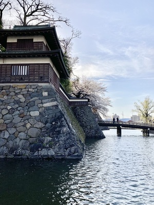 隅櫓と冠木橋