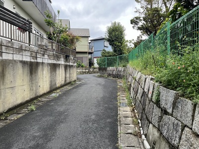 重俊院側の空堀跡