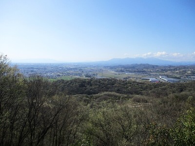 物見台より北方の榛名山と赤城山を望む