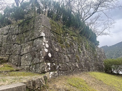 鐘の丸虎口西側の石垣