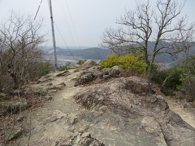 城址の西端の岩場