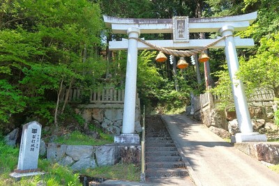 梨打城 菅原神社鳥居と城址碑