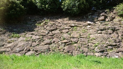 南曲輪下の石垣