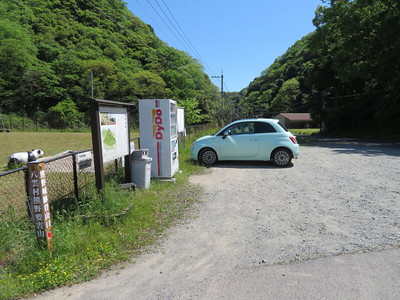 須谷地区農山村広場前の駐車スペース