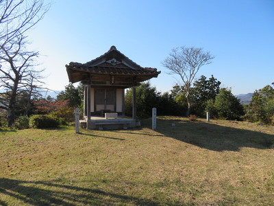 高峰神社（本丸）