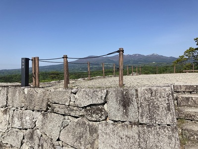 天守台と安達太良山