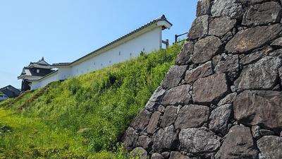 二の丸屏風折れ復元土塁