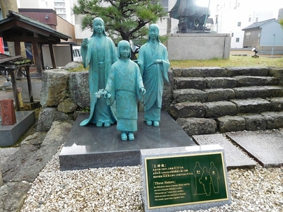 浅井三姉妹の銅像