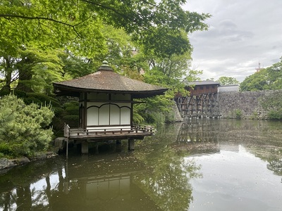 西ノ丸庭園　鳶魚閣と御橋廊下