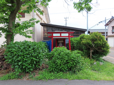 跡地にある神社