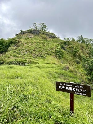 三ノ丸から見上げる天守石垣