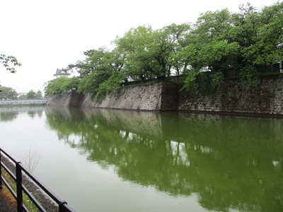 本丸水堀と石垣