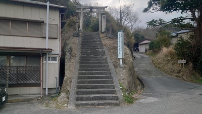 麓からの登城口