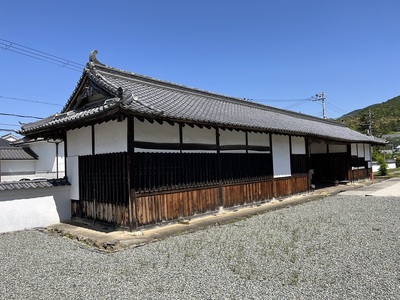 柏原藩主織田家旧邸長屋門