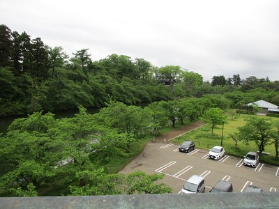 上越市立歴史博物館屋上より城を眺める