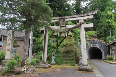 茶臼山城 登城口のある白山神社鳥居