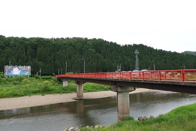 茶臼山城 日野川越しの遠景（南東より）