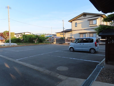 西称寺の駐車場