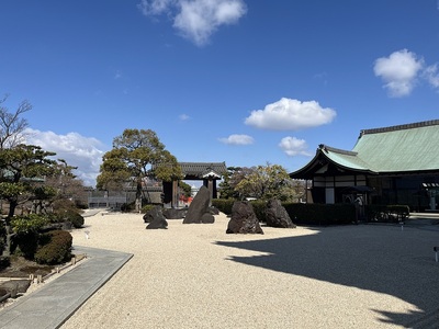 天守前の庭園