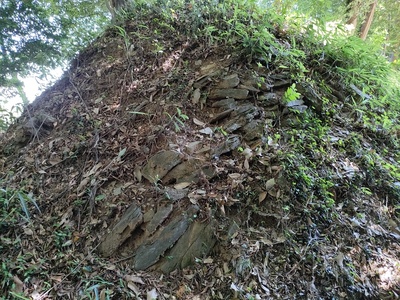 緑泥片岩の石積