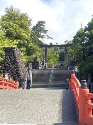 武田神社鳥居と橋と石垣