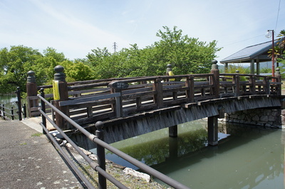 常の浜にかかる橋