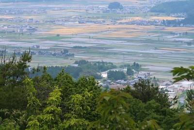 武衛山城 主郭から見る小丸城