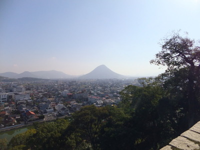 月見櫓跡から讃岐富士