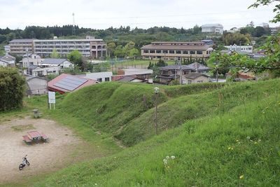 主郭西側の腰郭と土塁