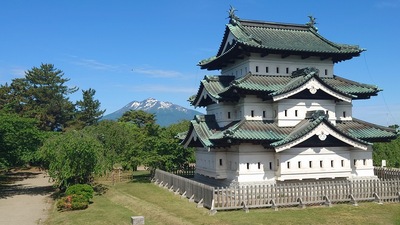 曳家後の天守（展望台から）