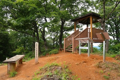 行司ヶ岳城 南三里山山頂