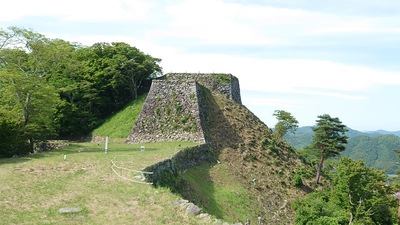 人質櫓台(三の丸から)