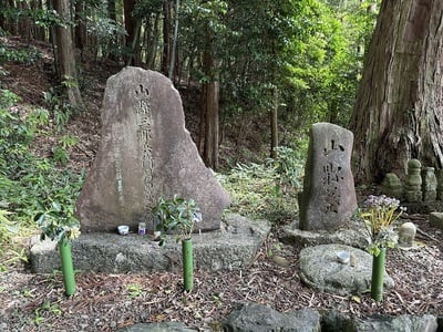 山縣昌景之碑