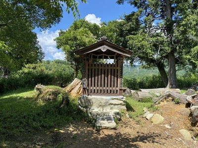 三好長慶を祀る祠